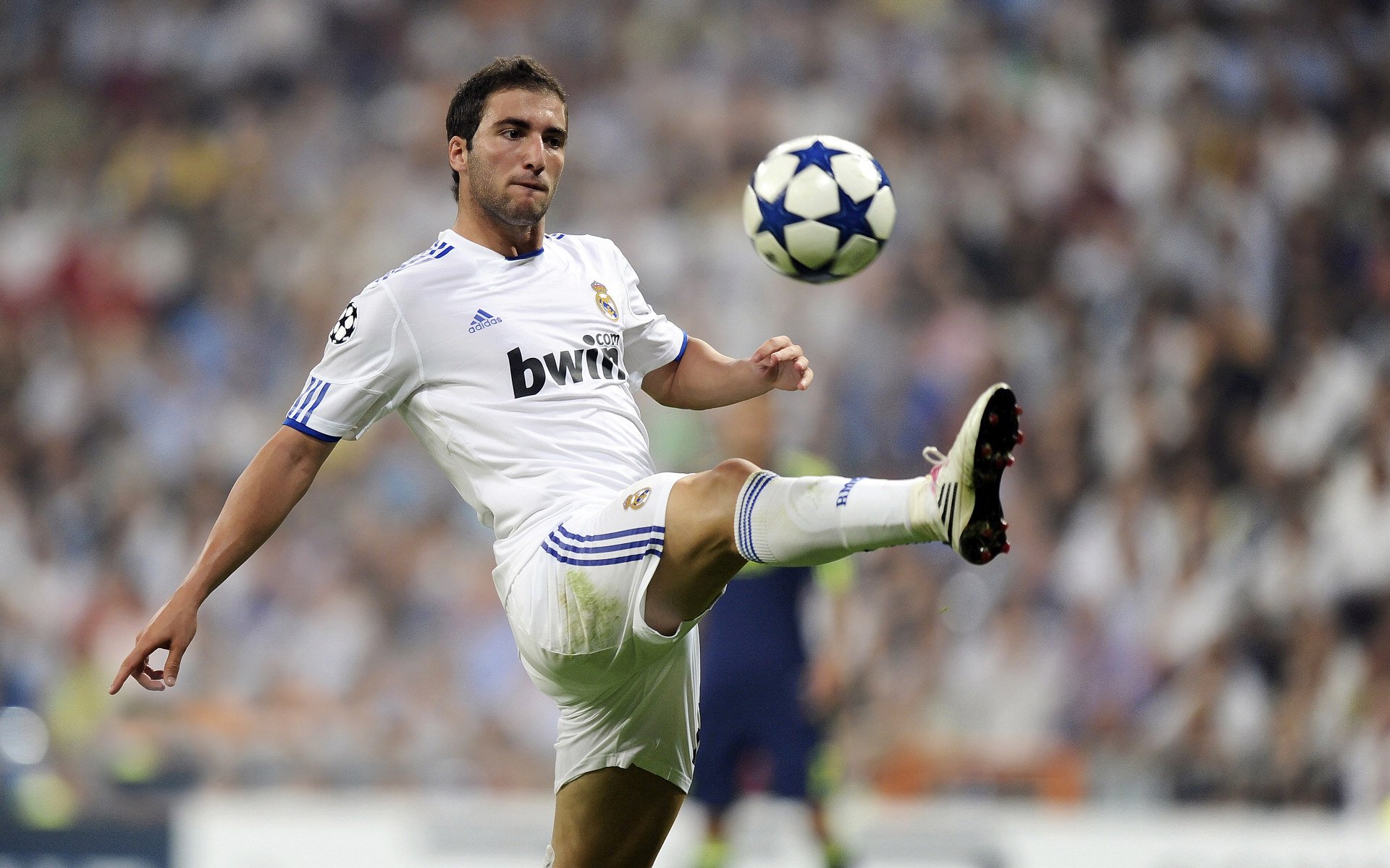 开云体育官网-加克波扛起全队，冰岛封锁西班牙，当个人英雄主义撞上集体铁壁