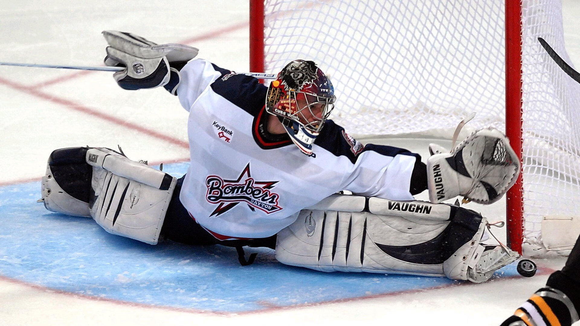 开云体育下载-篮网绝杀与F1争冠，贝恩的接管与竞技体育的终极诱惑